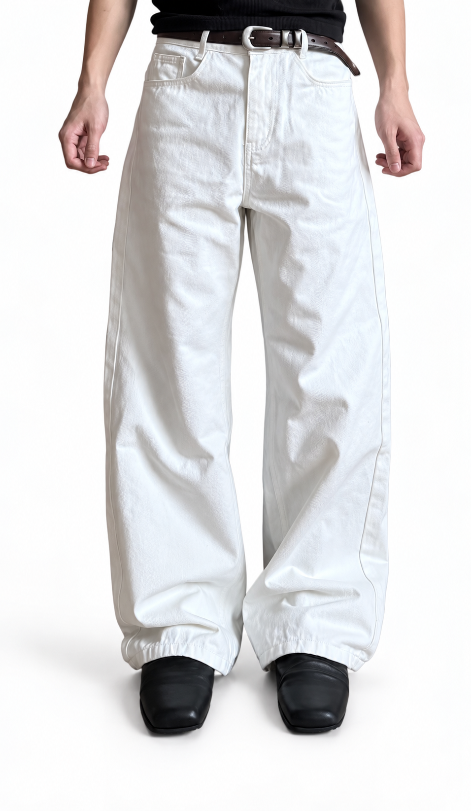 Bonnet White Straight on model